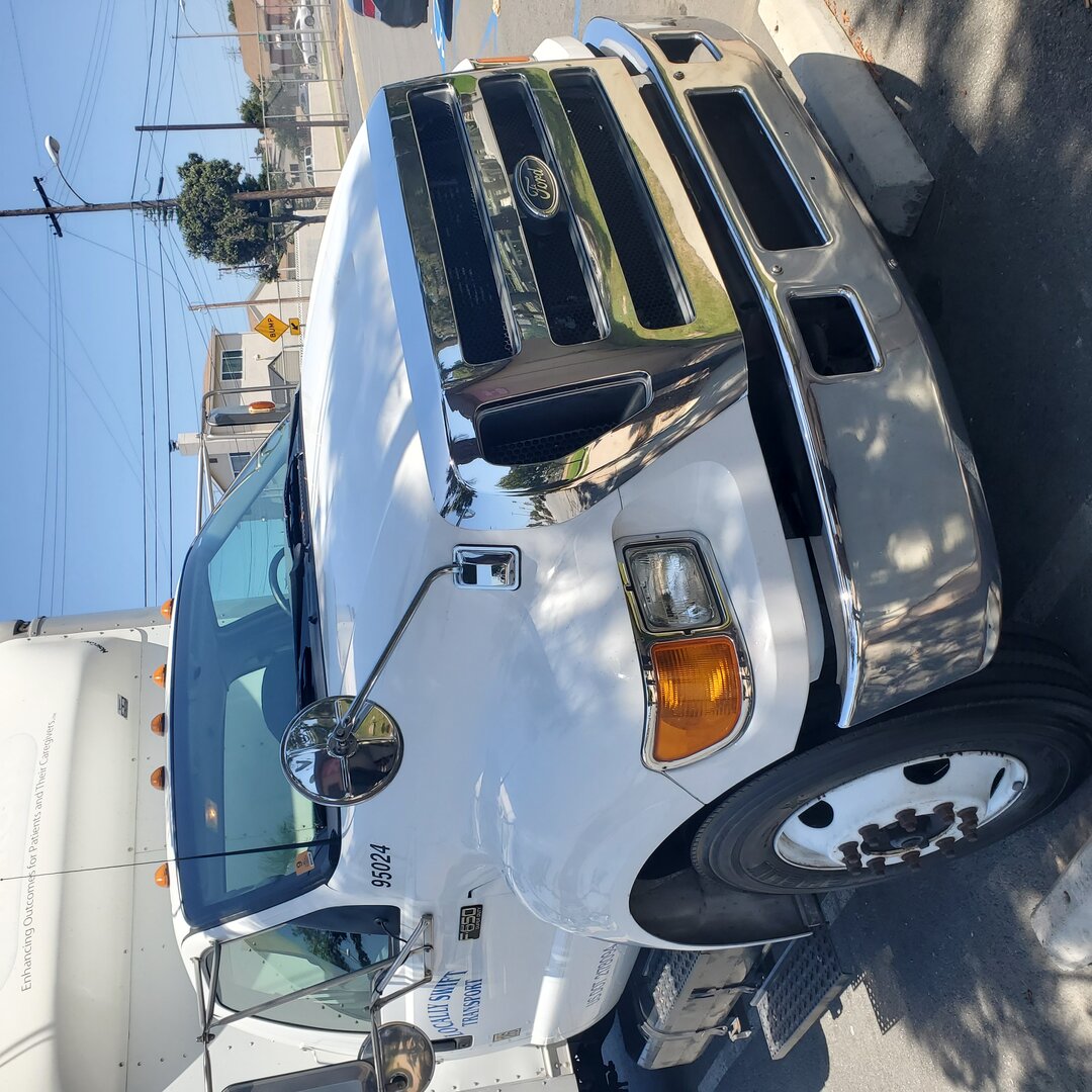 Locally Swift professional box truck - fully equipped for residential and commercial moving in Greater Los Angeles